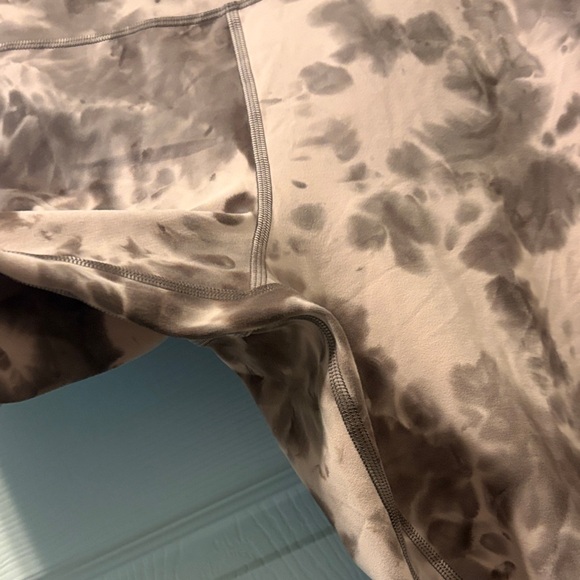 Lululemon Tie-Dye Leggings - Picture 3 of 8